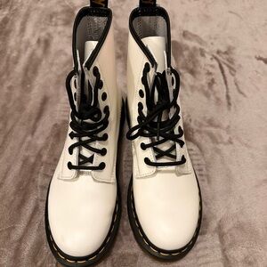 Doc Dr Martens Air Wair 1460 Smooth White Leather size 7